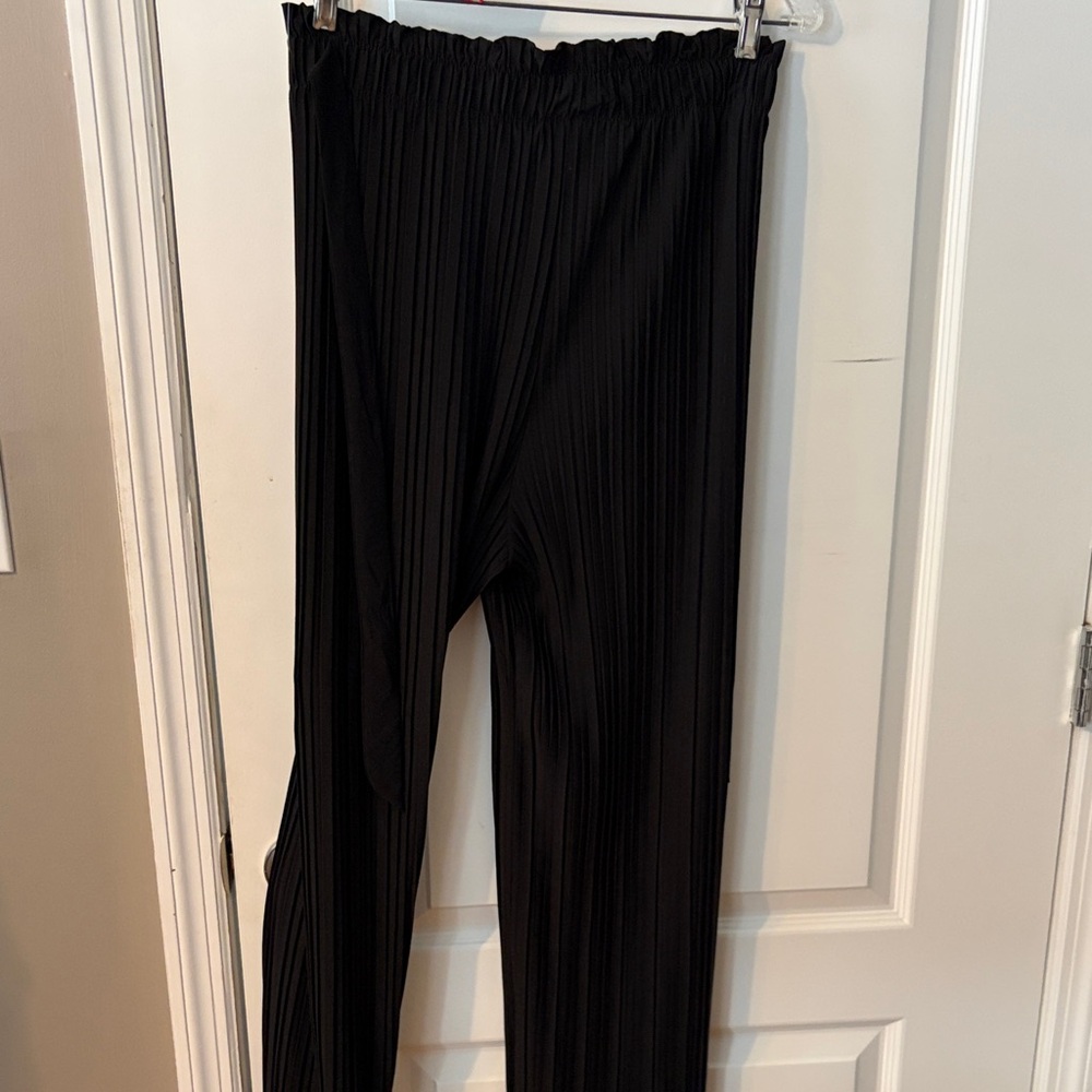 New Mix Black Pleated Pants